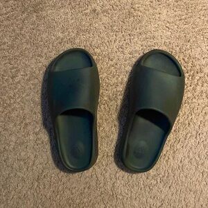 Yeezy Slides 'Dark Onyx' Size 9 Men’s